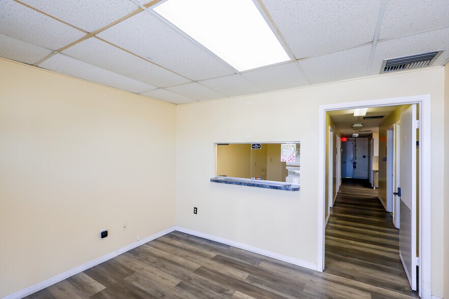 More Photos Of 12340-12384 US Highway 19, Hudson Storefront For Lease
