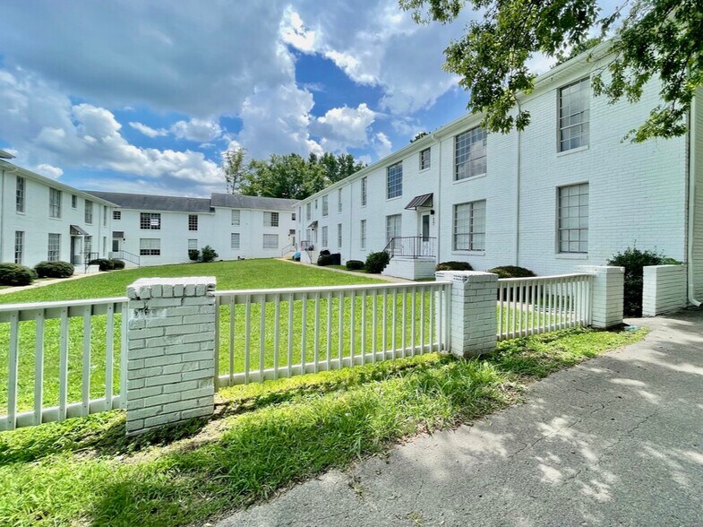 Primary Photo Of 11 Eumar Ct NW, Center Point Apartments For Sale