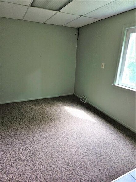 More Photos Of 6081 William Penn Hwy, Export Office For Sale