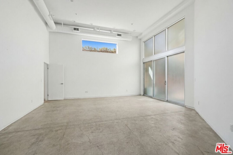 More Photos Of 2100 Abbot Kinney Blvd, Venice Office For Lease