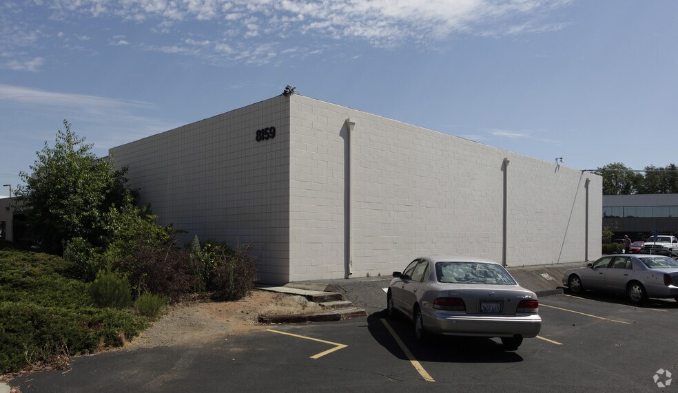 More Photos Of 8159 Engineer Rd, San Diego Warehouse For Lease