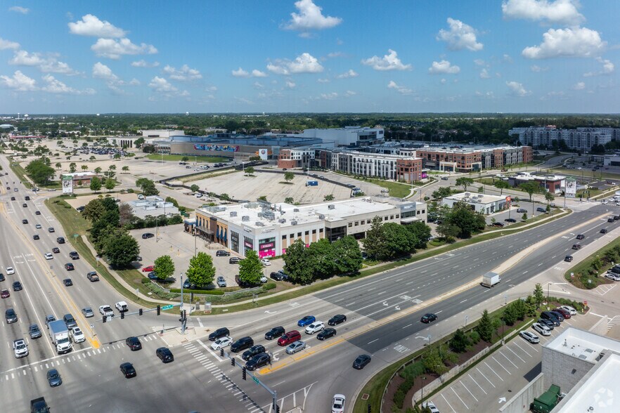 More Photos Of 850-870 N Milwaukee Ave, Vernon Hills Freestanding For Lease