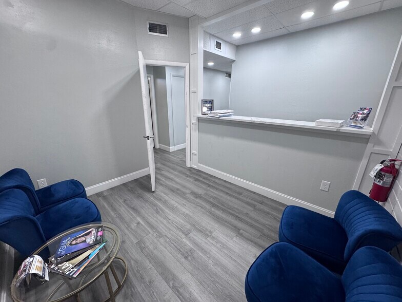 More Photos Of 2700 S Tamiami Trl, Sarasota Medical For Lease