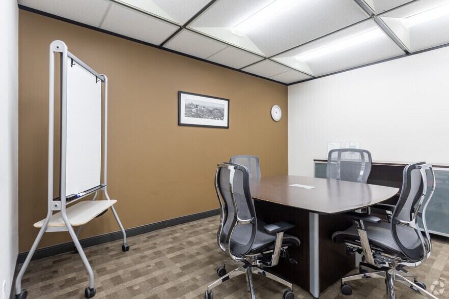 More Photos Of 10180 101 St NW, Edmonton Coworking Space