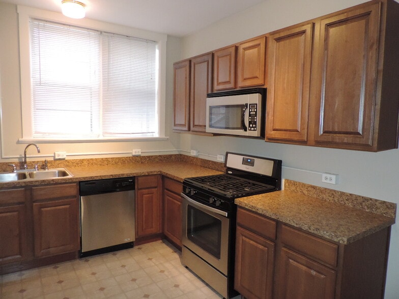 More Photos Of 940 Judson Ave, Evanston Apartments For Sale
