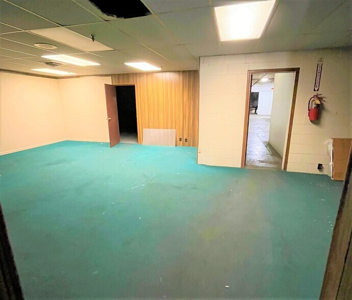 More Photos Of 245 Erie St, Huntington Industrial For Sale