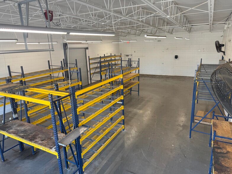 More Photos Of 11430 Tara Blvd, Hampton Freestanding For Lease