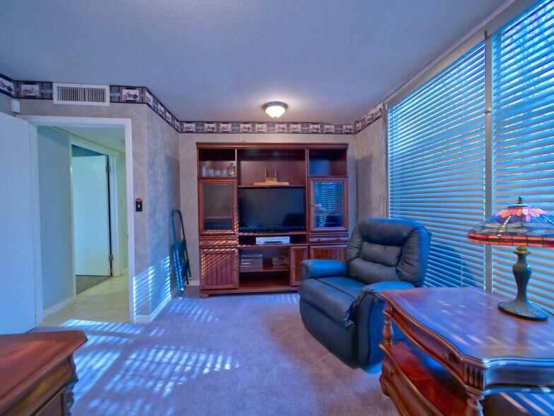 More Photos Of 629 S Broad St, Brooksville Office For Sale
