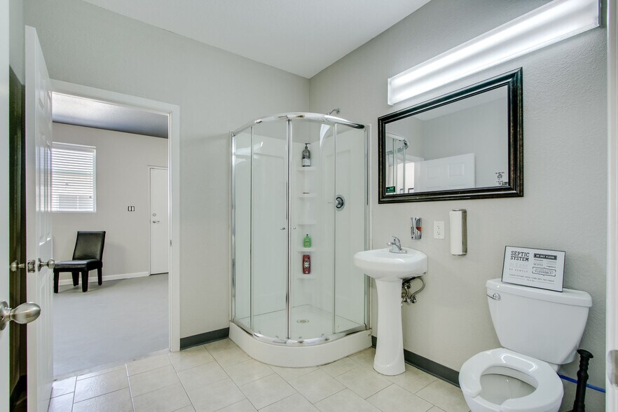 More Photos Of 12081 Katy Rd, Keller Flex For Lease