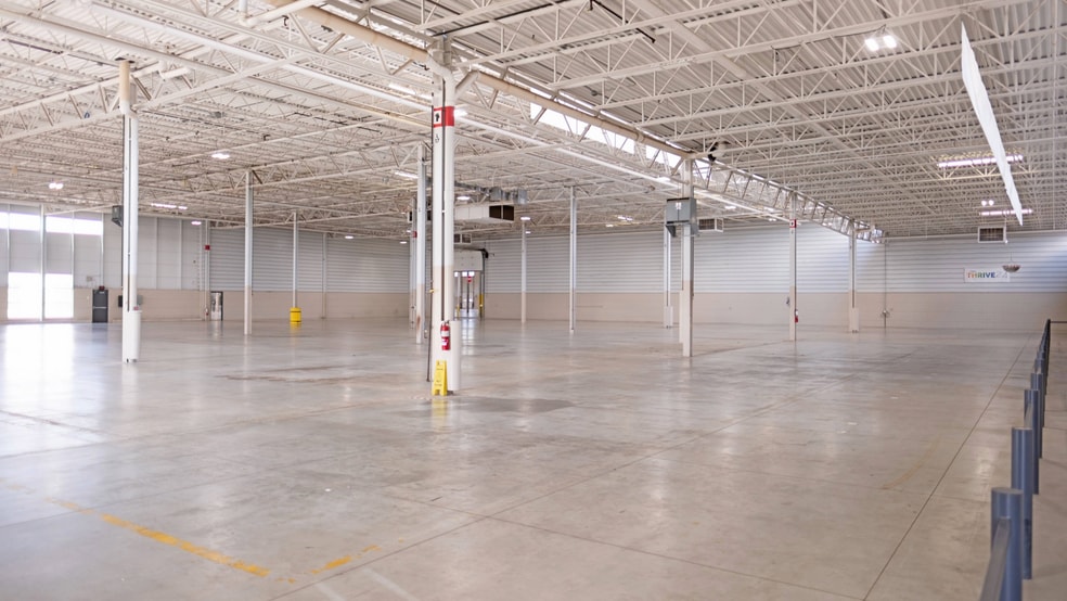 More Photos Of 13467 Quincy St, Holland Distribution For Lease
