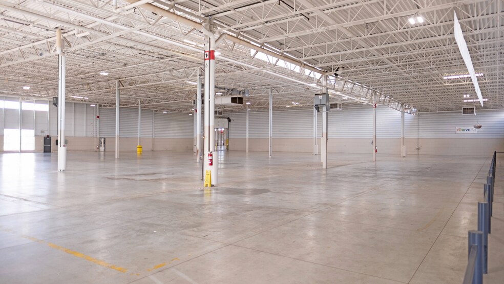 More Photos Of 13467 Quincy St, Holland Distribution For Lease