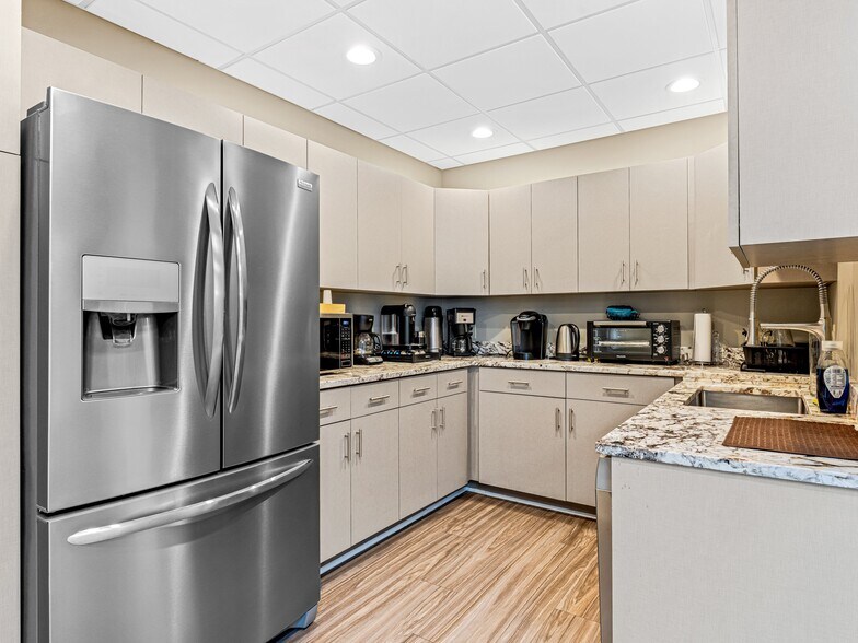 More Photos Of 401 N Main St, Hendersonville Storefront Retail Office For Sale