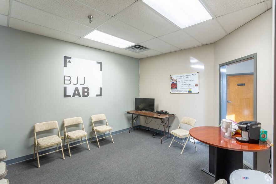 More Photos Of 1701 Quincy Ave, Naperville Light Distribution For Lease