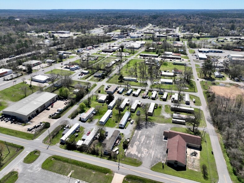 Primary Photo Of 860 13th St, Calera Manufactured Housing Mobile Home Park For Sale