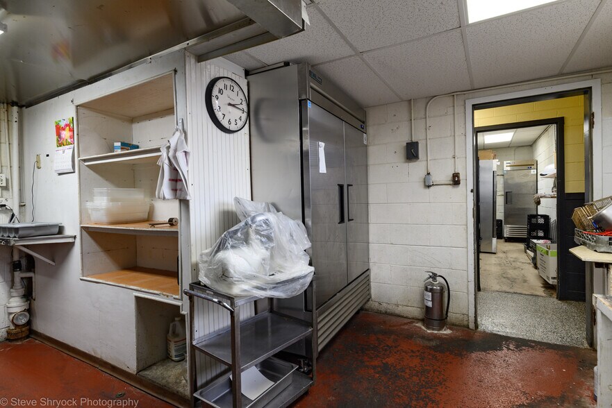 More Photos Of 411 S Main St, Hillsboro Specialty For Sale