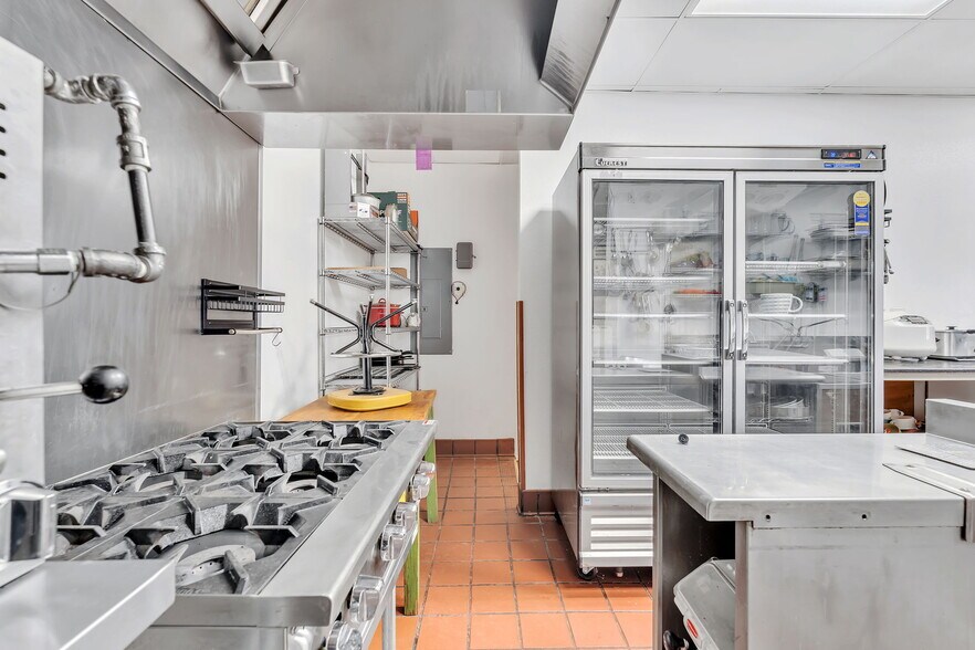 More Photos Of 11 Primrose St, Palmer Lake Restaurant For Sale