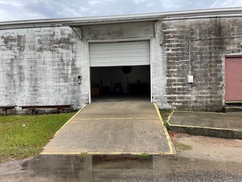 More Photos Of 1215 S 13th St, Wilmington Warehouse For Lease