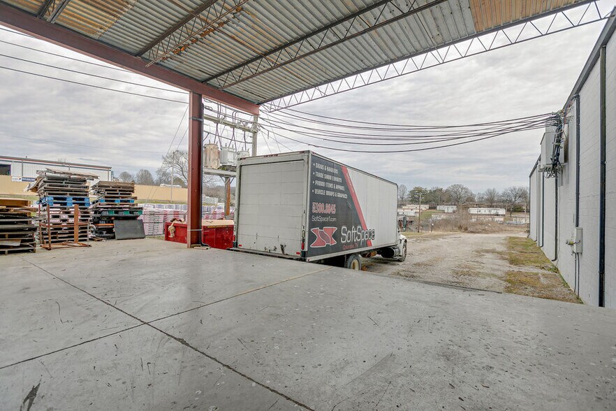 More Photos Of 1512 Nashville Hwy, Columbia Manufacturing For Lease