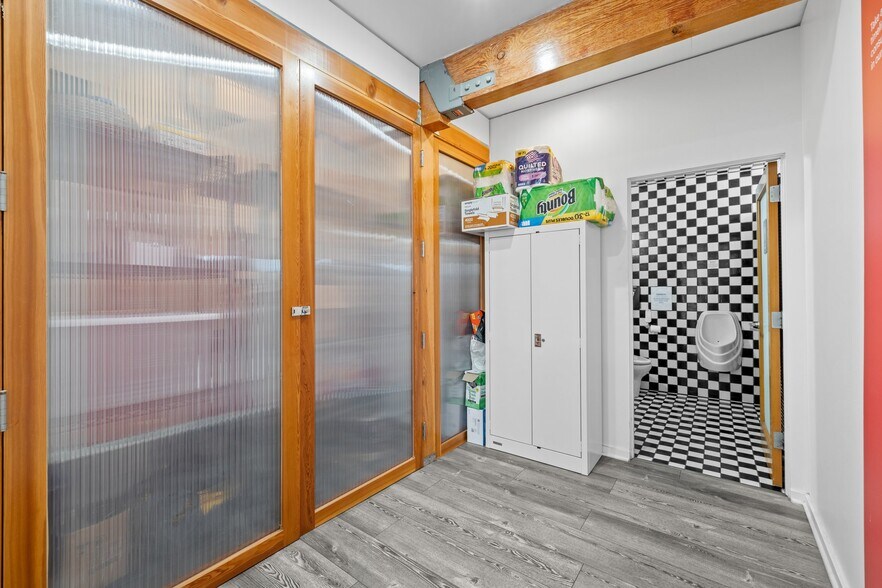 More Photos Of 513 Boccaccio Ave, Venice Office For Lease