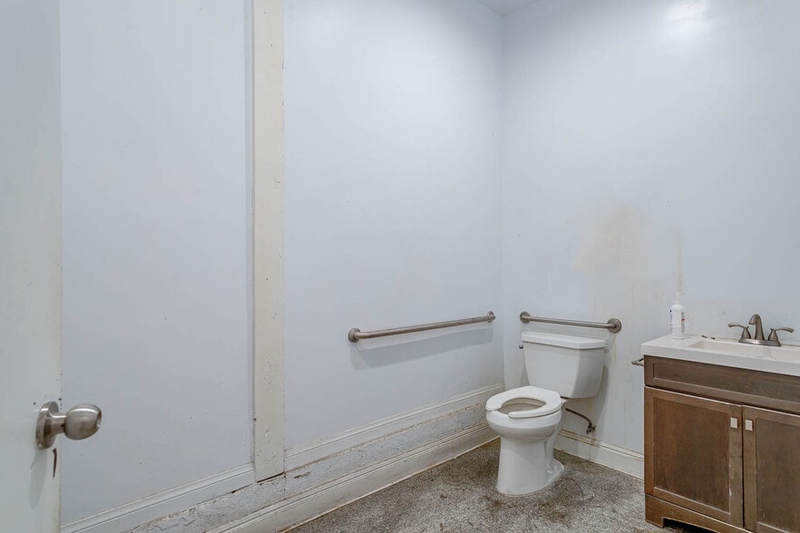 More Photos Of 180 S Alvarado St, Los Angeles Light Distribution For Lease