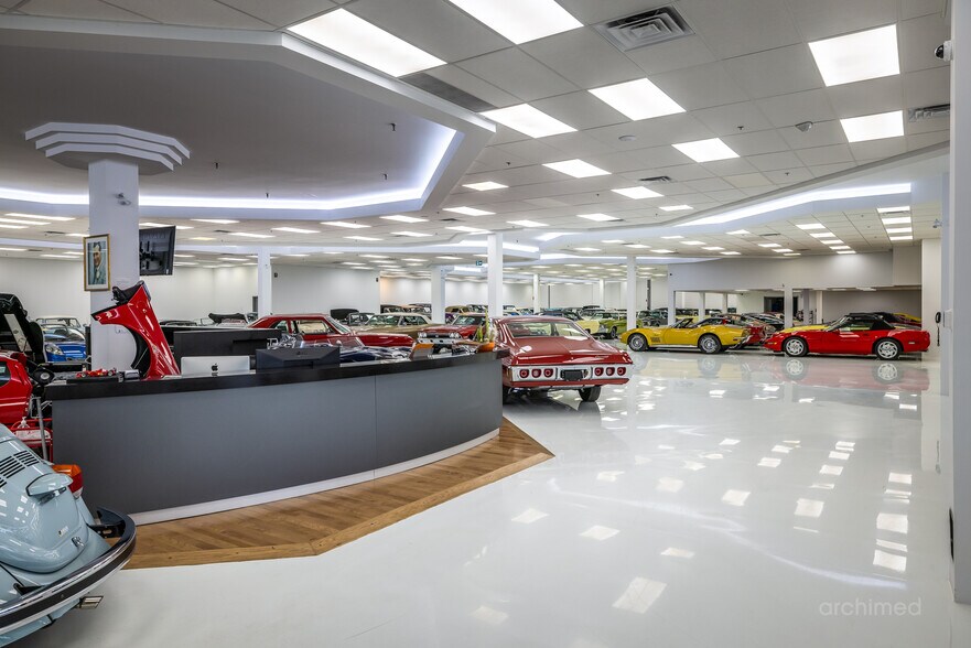 More Photos Of 4475-4477 Boul. Métropolitain E., Saint-leonard General Retail For Sale