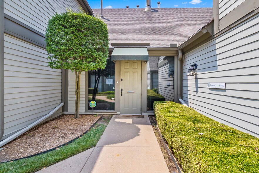 More Photos Of 2417 E Skelly Dr, Tulsa Office For Sale