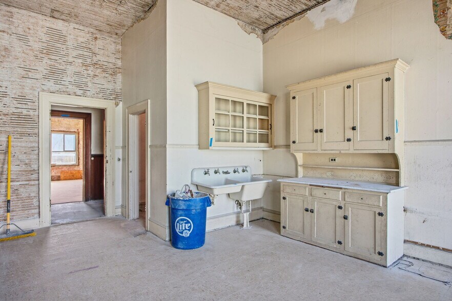 More Photos Of 104 Spruce St E, Ilwaco General Retail For Sale