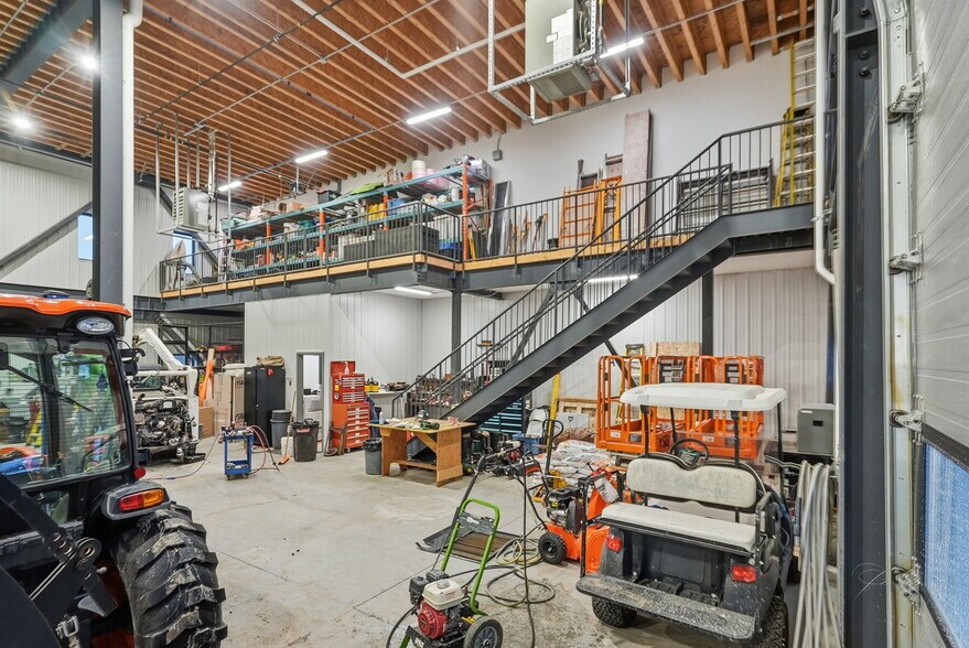 More Photos Of 224 Robot St, Vars Warehouse For Sale