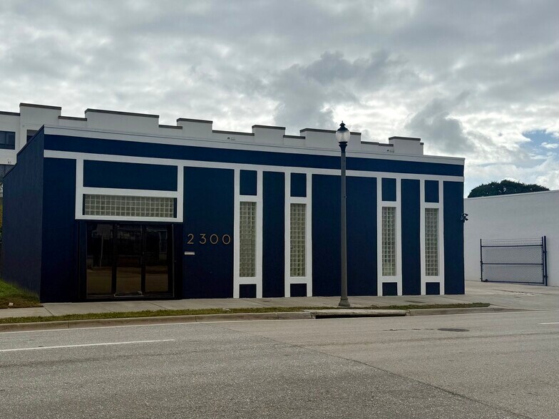 Primary Photo Of 2300 N Dixie Hwy, West Palm Beach Freestanding For Sale