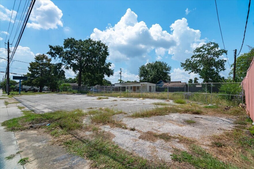 More Photos Of 741 McDaniel St, Houston Land For Sale