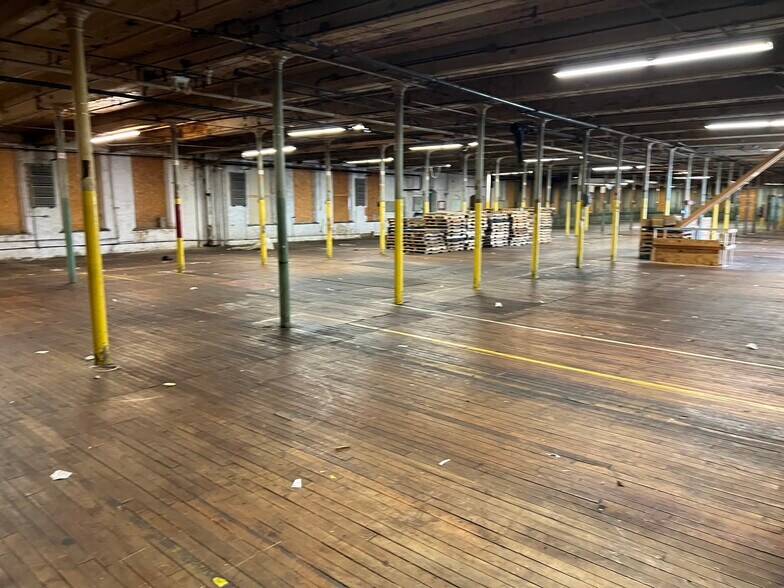 More Photos Of 17 Mill Pl, New York Mills Warehouse For Lease