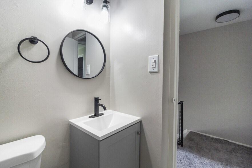 More Photos Of 41 Stemmers Run Rd, Essex Apartments For Sale