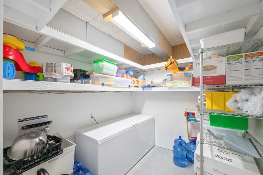 More Photos Of 10366 Highway 100, Scotts Hill Flex For Sale