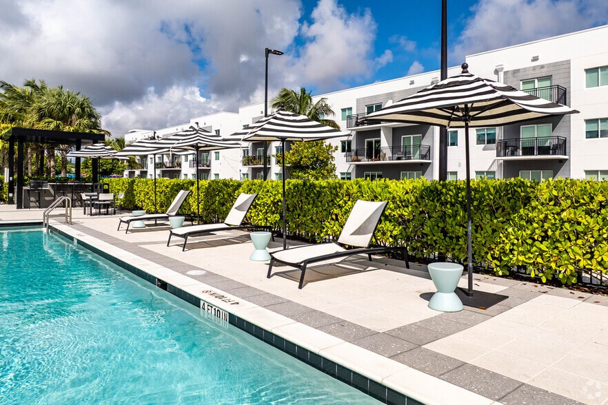More Photos Of 1601 N Dixie Hwy, Lake Worth Apartments For Lease