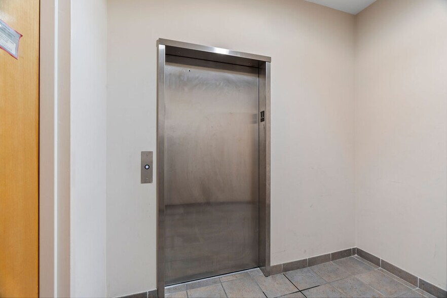 More Photos Of 2777 Hylan Blvd, Staten Island Office For Sale