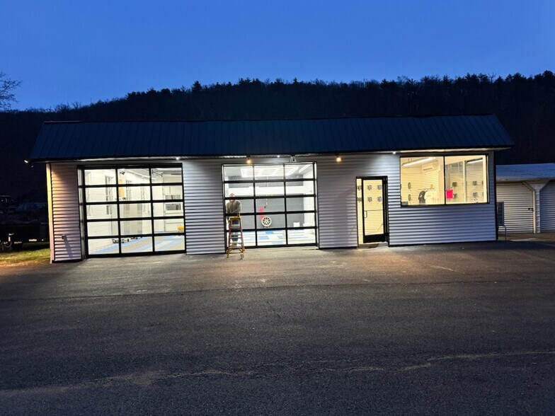More Photos Of 454 State Route 28, Kingston Freestanding For Lease