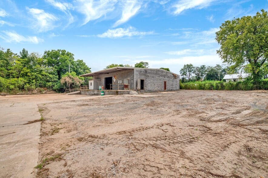 More Photos Of 1005 Richland St, Rock Hill Distribution For Sale