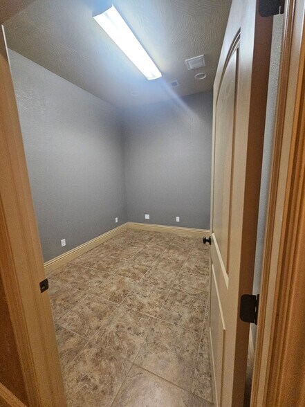 More Photos Of 89 Notch Shopping Center Ln, Branson West Freestanding For Lease