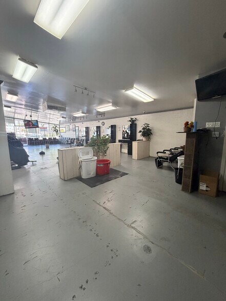 More Photos Of 1032 E Compton Blvd, Compton Storefront For Lease