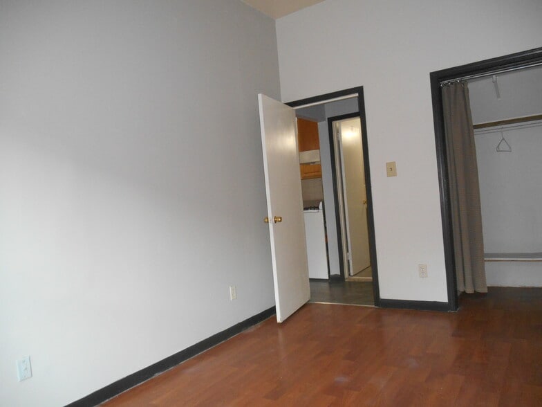 More Photos Of 358 Grove St, Jersey City Storefront Retail Residential For Lease
