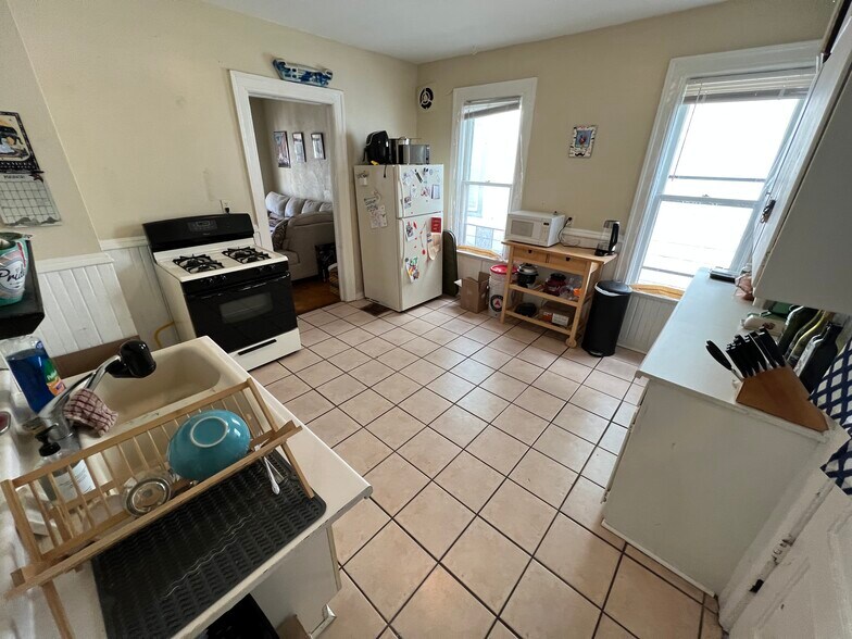 More Photos Of 2951 N Fratney St, Milwaukee Apartments For Sale