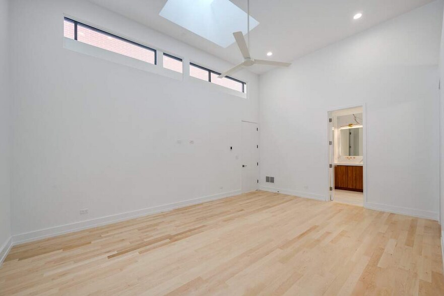 More Photos Of 1219 W Madison St, Chicago Storefront Retail Residential For Lease