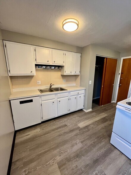 More Photos Of 115 Willow St, Lockport Multifamily For Sale