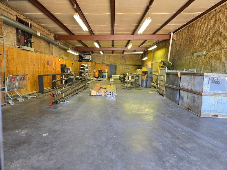 More Photos Of 609 Carby, Houston Warehouse For Sale