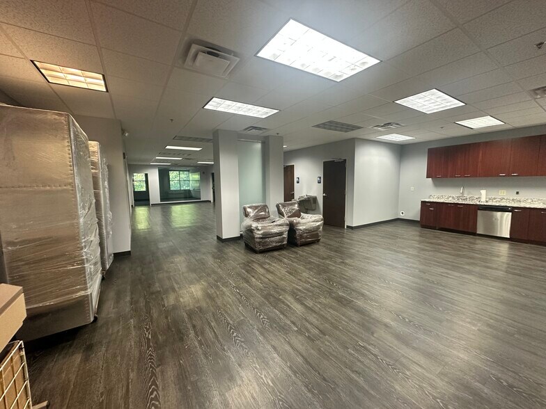 More Photos Of 6525 Shiloh Rd, Alpharetta Office Residential For Sale