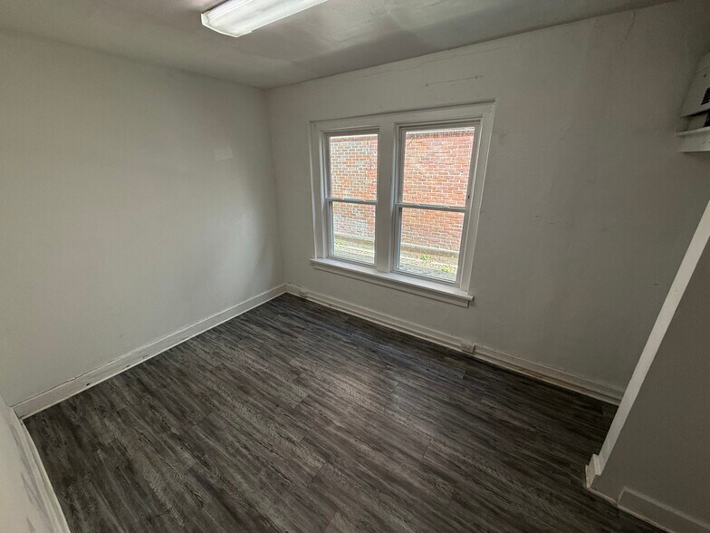 More Photos Of 1002 W University Ave, Gainesville Specialty For Sale