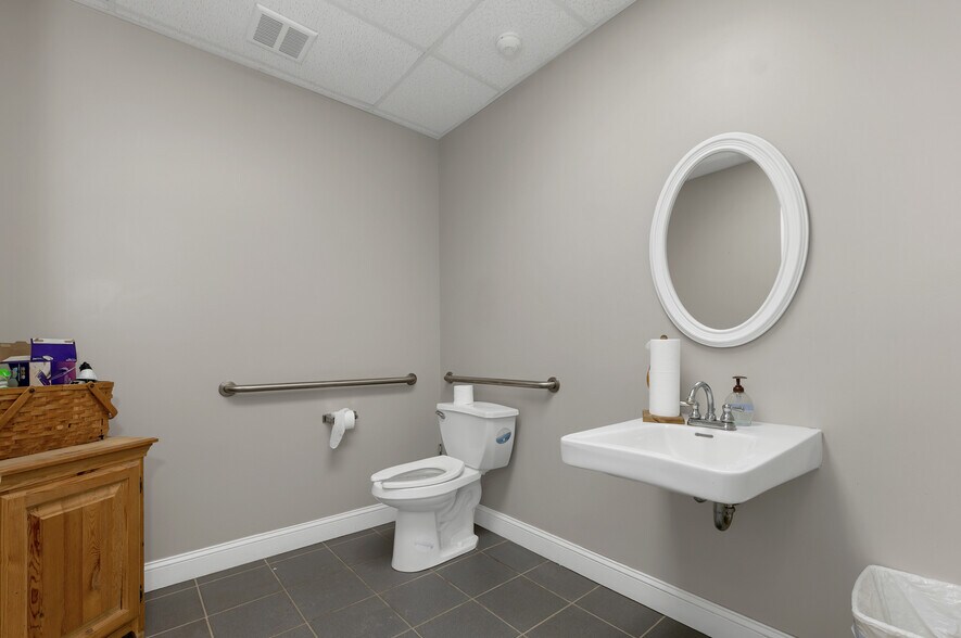 More Photos Of 1210 White Mountain Hwy, Ossipee Freestanding For Sale