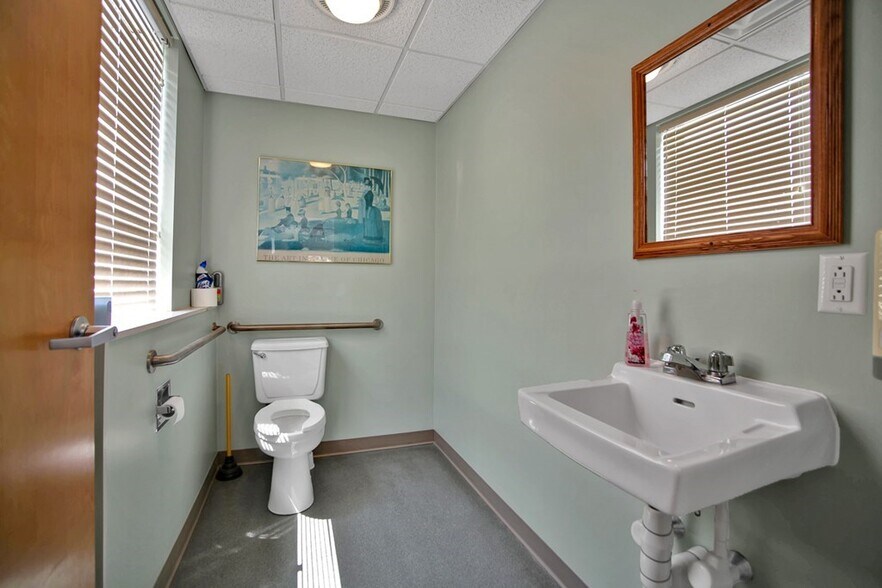 More Photos Of 2 Waln St, Wellsboro Office For Sale