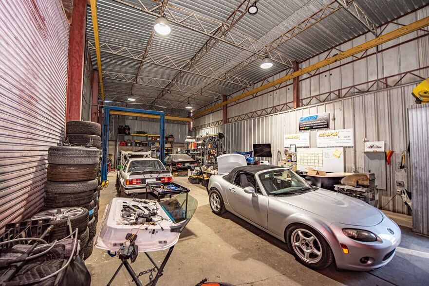 More Photos Of 1121-1135 Sweetwater Ln, Spring Valley Manufacturing For Lease