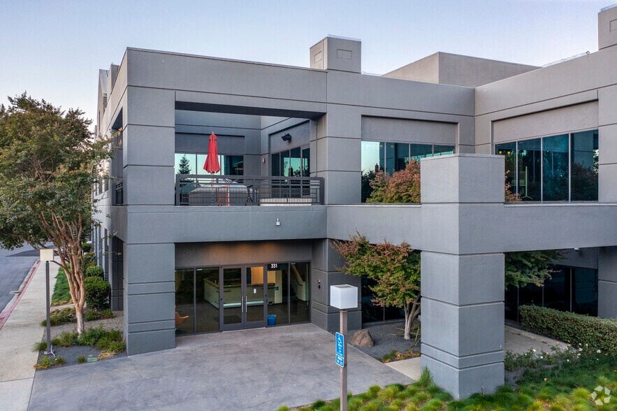 More Photos Of 331 E Evelyn Ave, Mountain View Flex For Sale